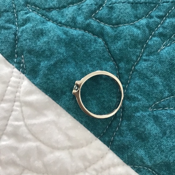 14K White Gold Ring with Diamond Size 5 - Picture 5 of 9